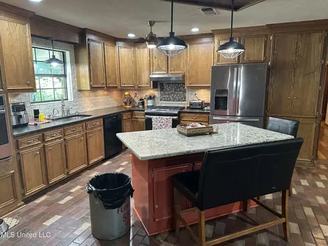Kitchen - 5169 Terry Rd, Jackson, MS 39212 photo 1 of 4