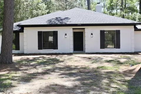 206 Redbud Trl, Brandon, MS 39047