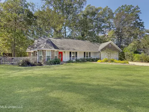 419 Walnut Grove Dr, Pearl, MS 39208