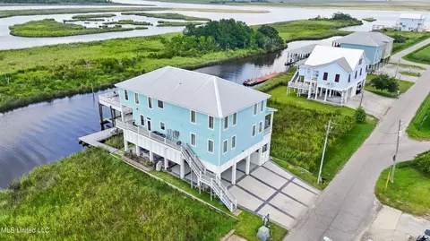 4130 Ireland St, Bay Saint Louis, MS 39520