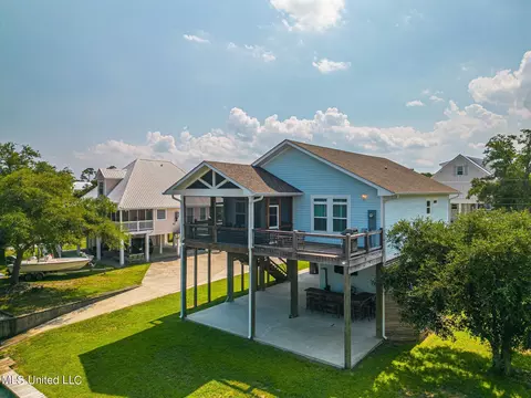 75 Good St, Bay Saint Louis, MS 39520