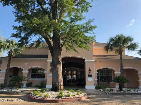 2252 Beach Dr # 202, Gulfport, MS 39507