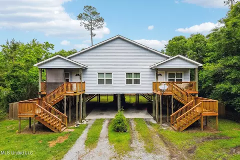 6086 E Benton St, Bay Saint Louis, MS 39520