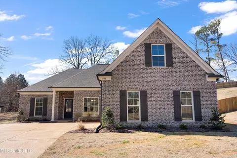 1735 Benton Dr, Hernando, MS 38632