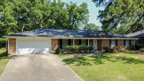 1007 Briarwood Dr, Clinton, MS 39056