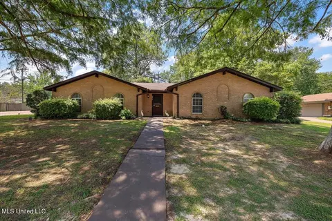 5915 Ferncreek Dr, Jackson, MS 39211