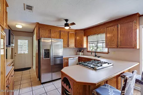 Kitchen - 255 Nub Mcnair Rd, Magee, MS 39111 photo 5 of 5