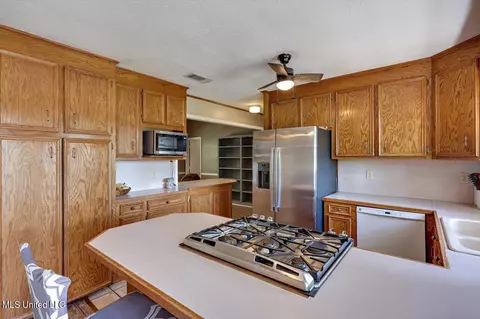 Kitchen - 255 Nub Mcnair Rd, Magee, MS 39111 photo 2 of 5