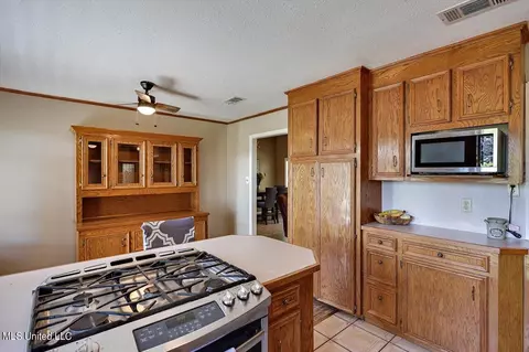 Kitchen - 255 Nub Mcnair Rd, Magee, MS 39111 photo 4 of 5