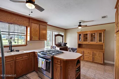 Kitchen - 255 Nub Mcnair Rd, Magee, MS 39111 photo 3 of 5