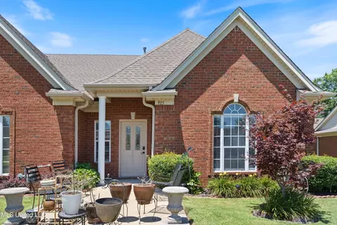 925 Cardinal Ln, Hernando, MS 38632