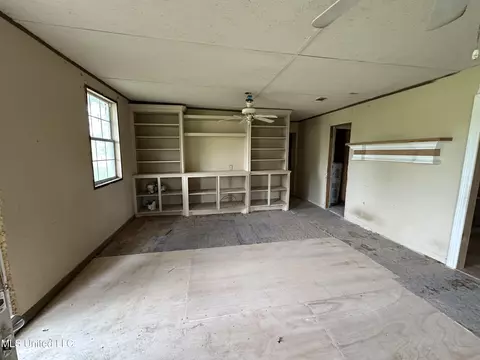 Living - 1273 Dry Creek Rd, Magee, MS 39111 photo 2 of 2