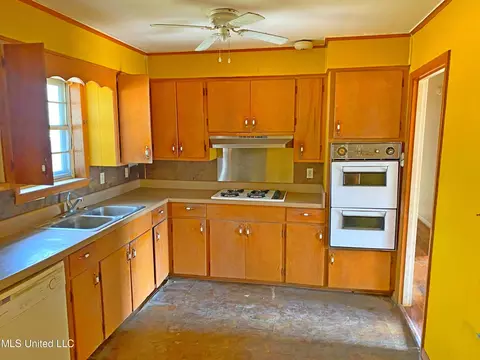 Kitchen - 104 Jeffrey St, Kosciusko, MS 39090 photo 1 of 1
