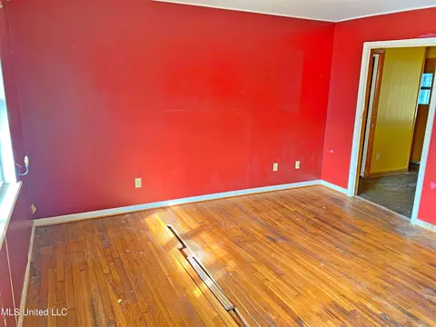 Living - 104 Jeffrey St, Kosciusko, MS 39090 photo 1 of 3
