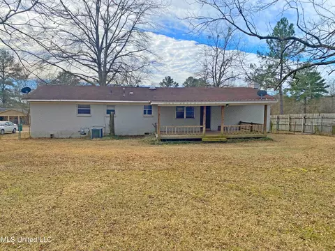 Exterior - 104 Jeffrey St, Kosciusko, MS 39090 photo 3 of 6