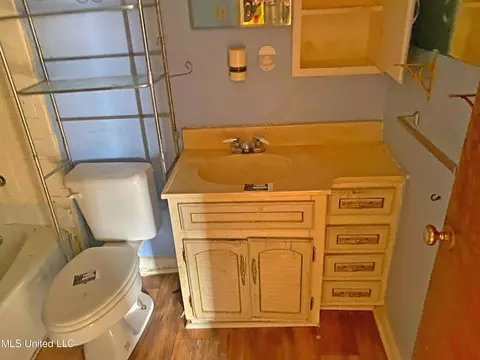 Bath - 104 Jeffrey St, Kosciusko, MS 39090 photo 1 of 1