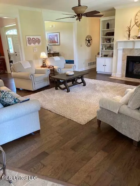 Living - 178 Winter Oaks, Lamar, MS 38642 photo 1 of 3