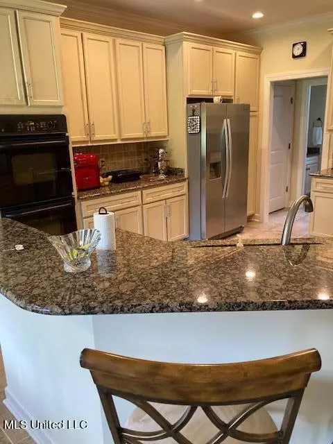 Kitchen - 178 Winter Oaks, Lamar, MS 38642 photo 3 of 3