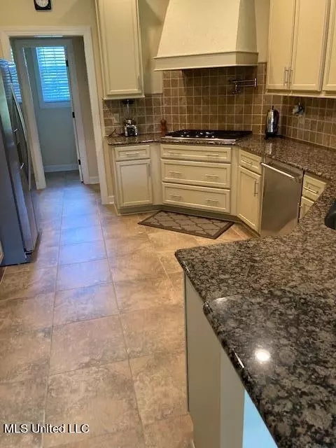 Kitchen - 178 Winter Oaks, Lamar, MS 38642 photo 1 of 3