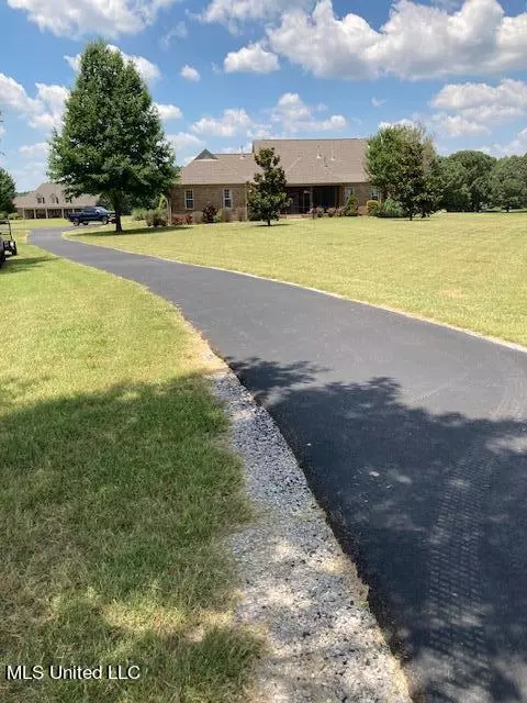 Exterior - 178 Winter Oaks, Lamar, MS 38642 photo 2 of 6
