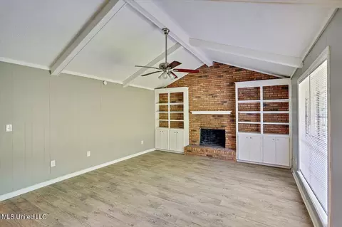 Living - 2128 Thousand Oaks Dr, Jackson, MS 39212 photo 2 of 4