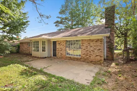 Exterior - 2128 Thousand Oaks Dr, Jackson, MS 39212 photo 4 of 5