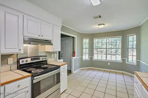 Kitchen - 2128 Thousand Oaks Dr, Jackson, MS 39212 photo 3 of 4
