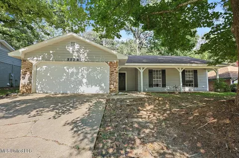 2128 Thousand Oaks Dr, Jackson, MS 39212