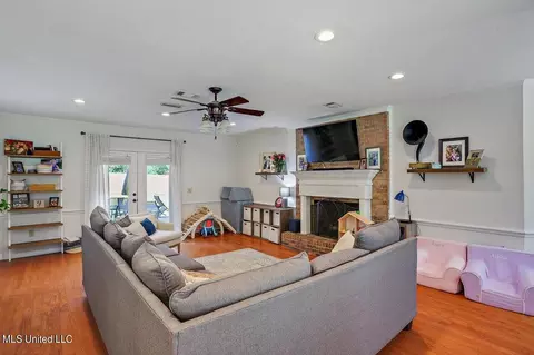 351 Hanley Cir, Brandon, MS 39047 photo 4