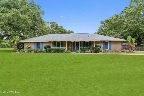 15514 Lorraine Rd, Biloxi, MS 39532