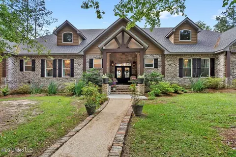 13 Timber Ridge Dr, Laurel, MS 39443