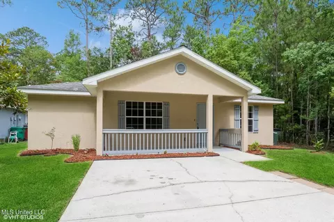 7241 Sunflower St, Bay Saint Louis, MS 39520