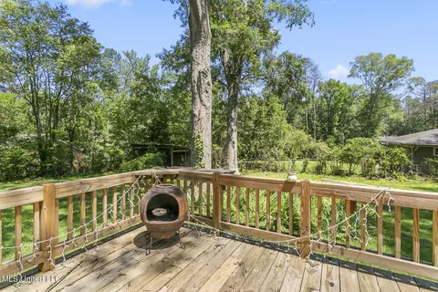 Exterior - 942 Meadowbrook Rd, Jackson, MS 39206 photo 3 of 5