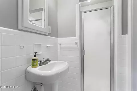 Bath - 942 Meadowbrook Rd, Jackson, MS 39206 photo 3 of 3