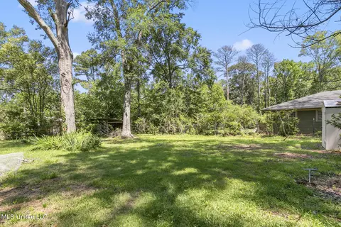 Exterior - 942 Meadowbrook Rd, Jackson, MS 39206 photo 4 of 5