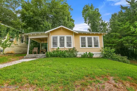 1036 Riverview Dr, Jackson, MS 39202 photo 1