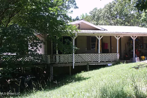 1775 Sardis Lake Dr, Batesville, MS 38606