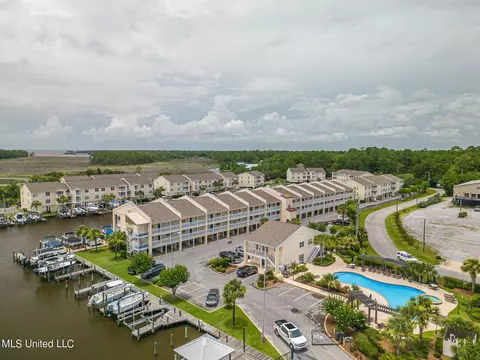 2421 Beachview Dr #B5, Ocean Springs, MS 39564