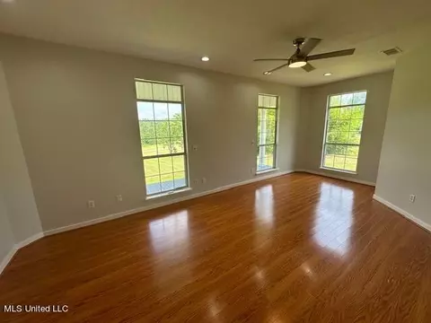Living - 256 Hillcrest Dr, Brandon, MS 39042 photo 5 of 5