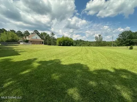 Exterior - 256 Hillcrest Dr, Brandon, MS 39042 photo 8 of 13