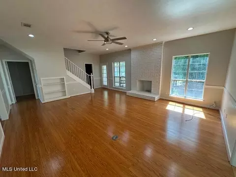 Living - 256 Hillcrest Dr, Brandon, MS 39042 photo 2 of 5