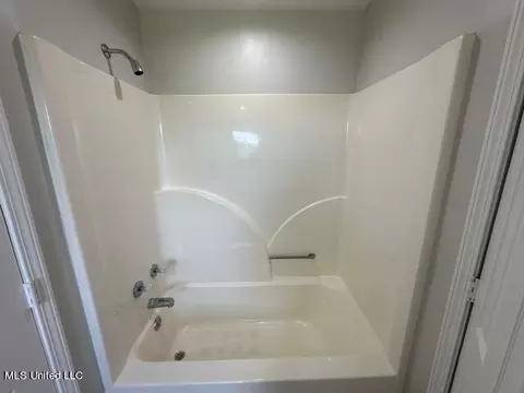 Bath - 256 Hillcrest Dr, Brandon, MS 39042 photo 7 of 8