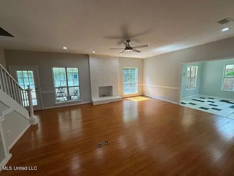 Living - 256 Hillcrest Dr, Brandon, MS 39042 photo 1 of 5