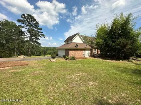 Exterior - 256 Hillcrest Dr, Brandon, MS 39042 photo 10 of 13