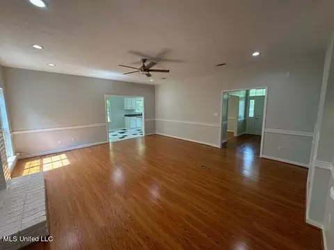 Living - 256 Hillcrest Dr, Brandon, MS 39042 photo 4 of 5