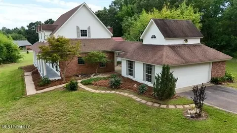 Exterior - 256 Hillcrest Dr, Brandon, MS 39042 photo 3 of 13