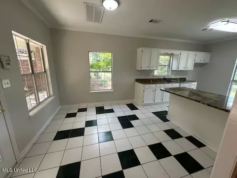 Kitchen - 256 Hillcrest Dr, Brandon, MS 39042 photo 5 of 5