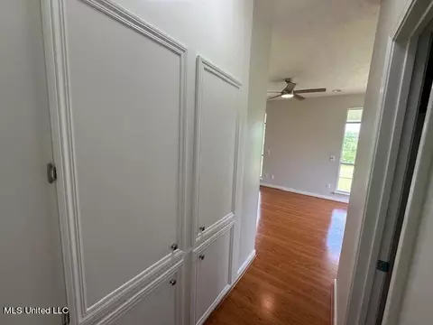 Entry Way - 256 Hillcrest Dr, Brandon, MS 39042 photo 2 of 2