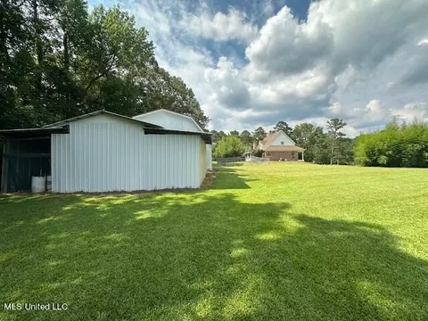 Exterior - 256 Hillcrest Dr, Brandon, MS 39042 photo 9 of 13