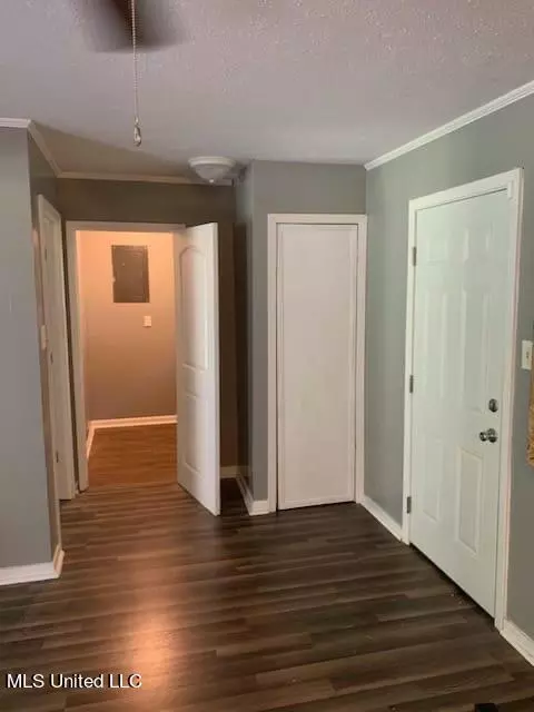 Entry Way - 2470 Coronet Pl, Jackson, MS 39204 photo 2 of 2